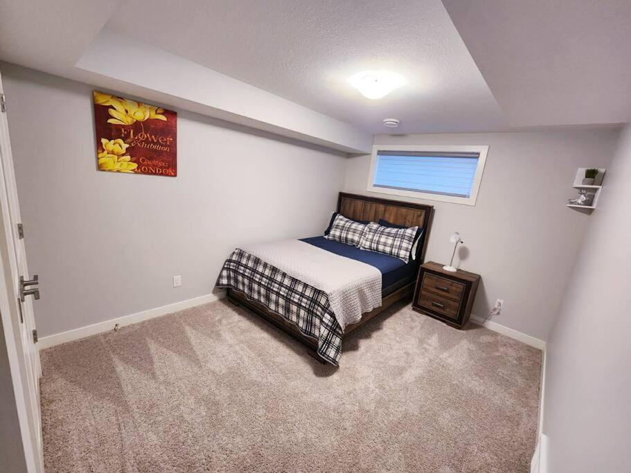 Deluxe 2 Bedroom Suite With*Netflix/Cable/Prime Эдмонтон Экстерьер фото